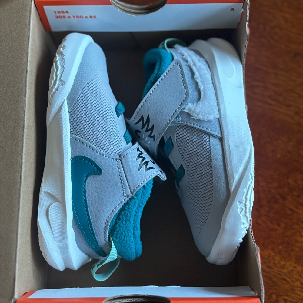 Nike Team Hustle D 10 Kids Teal and Gray Shoes